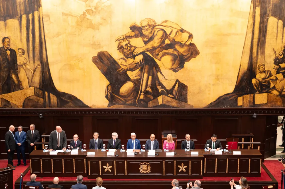 b9a4e079-f52a-4e9b-9eaf-0aab7652a892