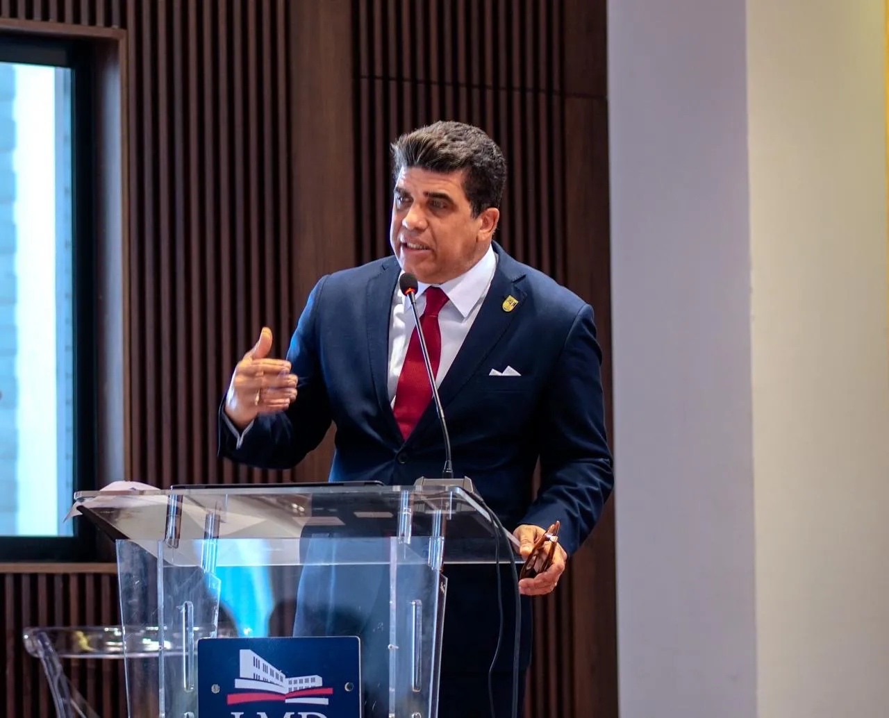 ef4eb000-e8d2-4cef-9b4b-8bc1535532a0